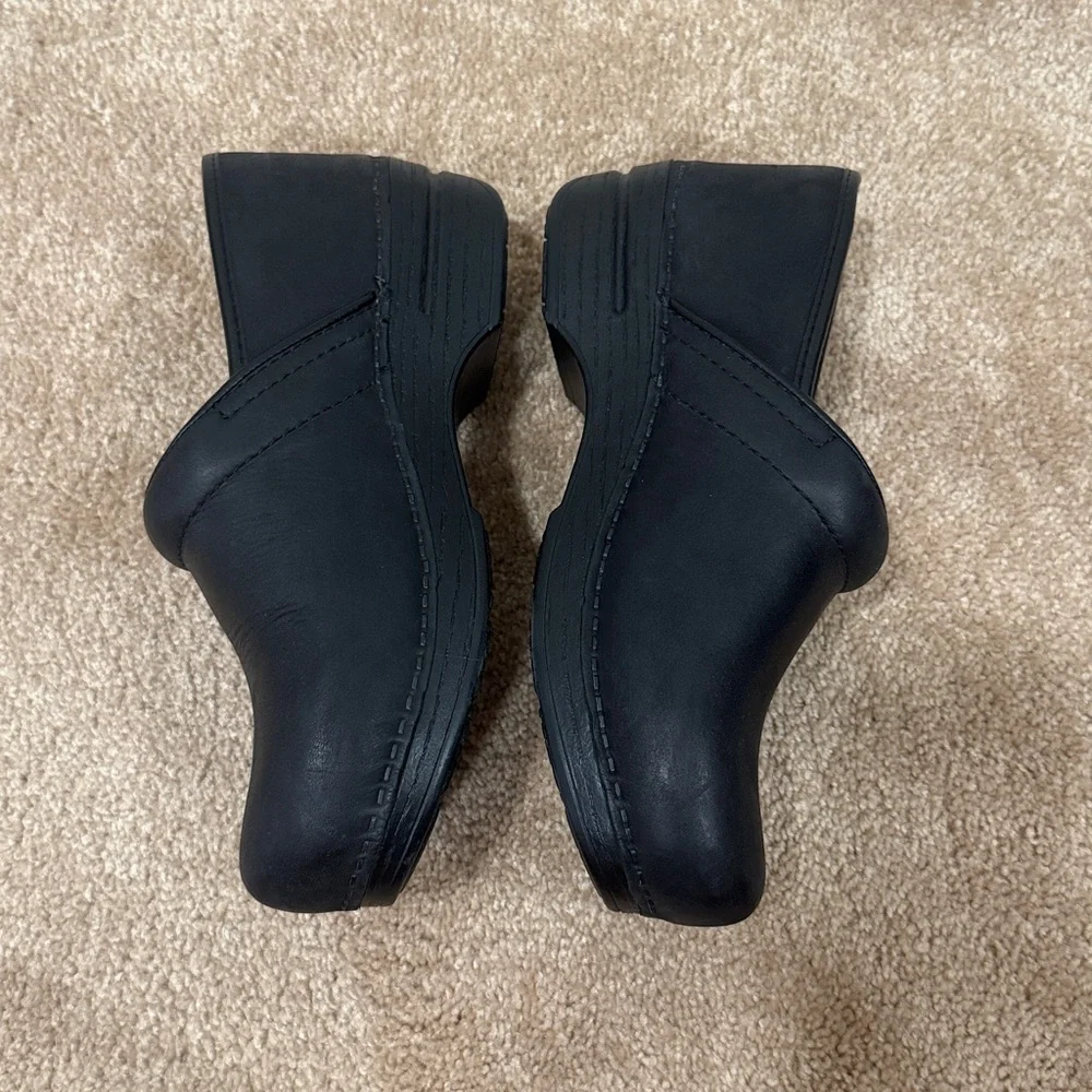 Dansko XP black leather clogs euro size 38 (U.S. size 7.5-8 equivalent) - Picture 2 of 6